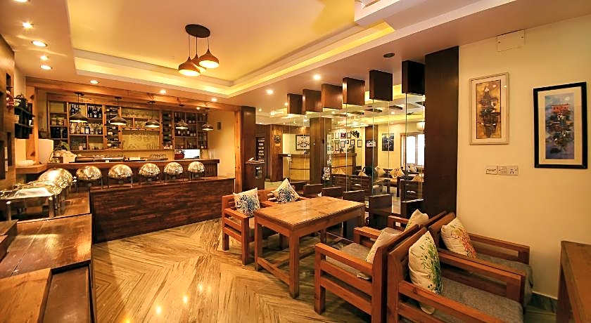 Hotel Middle Path & Spa