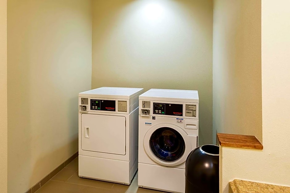 Comfort Suites University