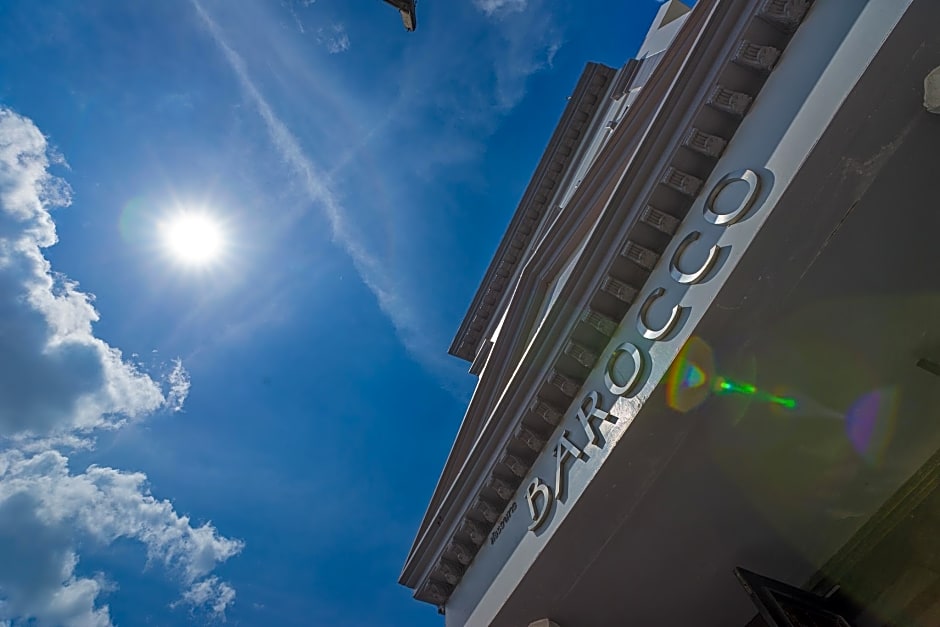 Kiss Gardenhome Chic Hotel