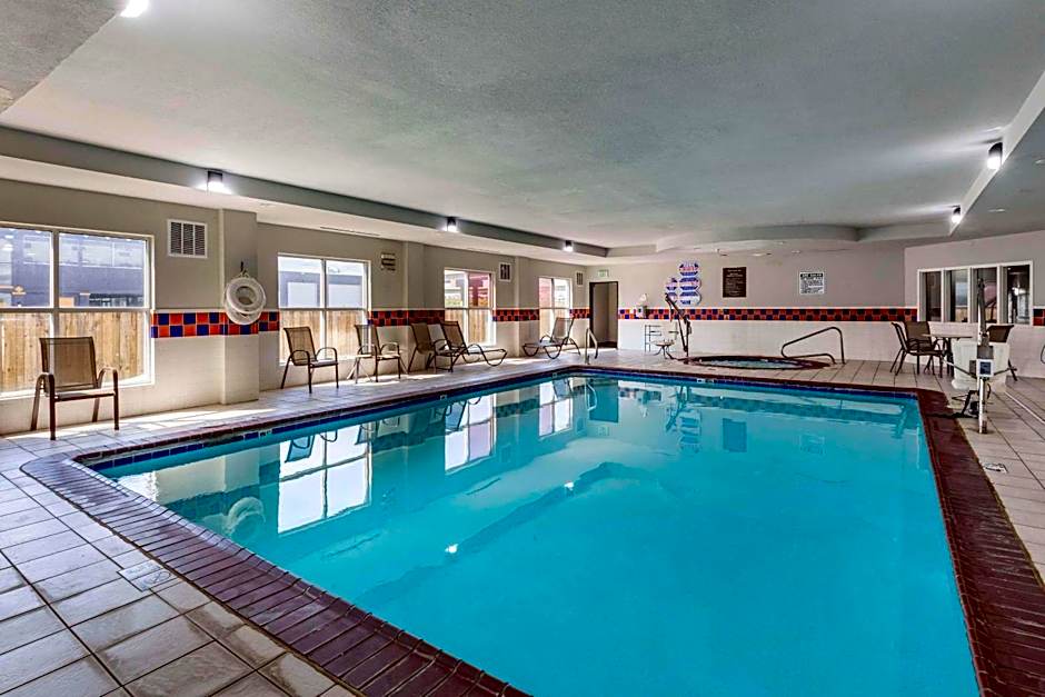 Quality Inn & Suites I-35 E/Walnut Hill