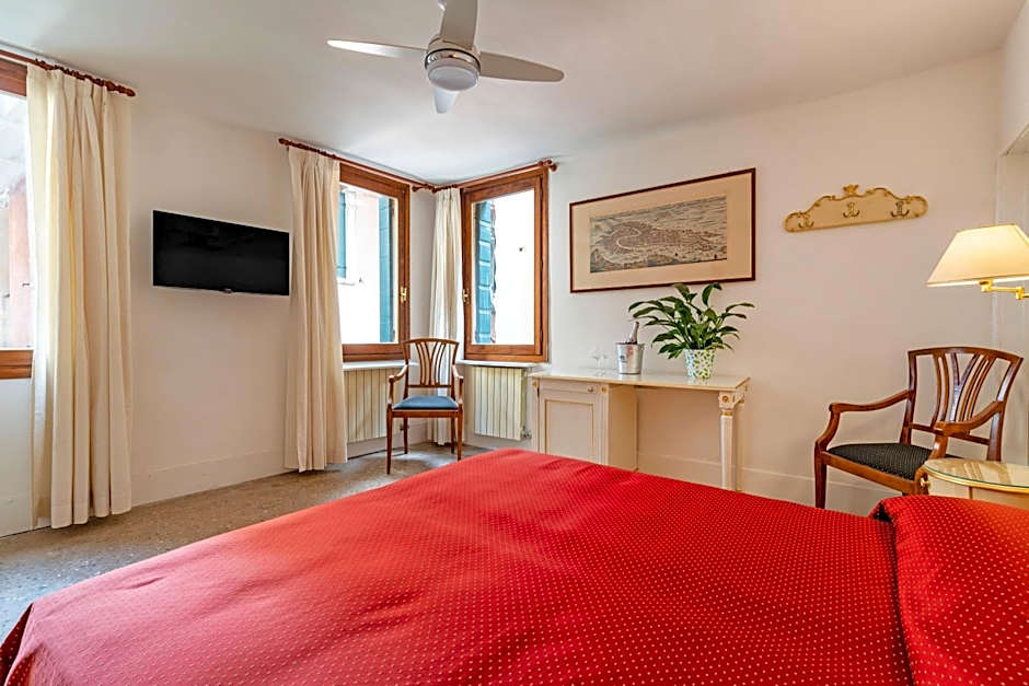 San Luca Flats