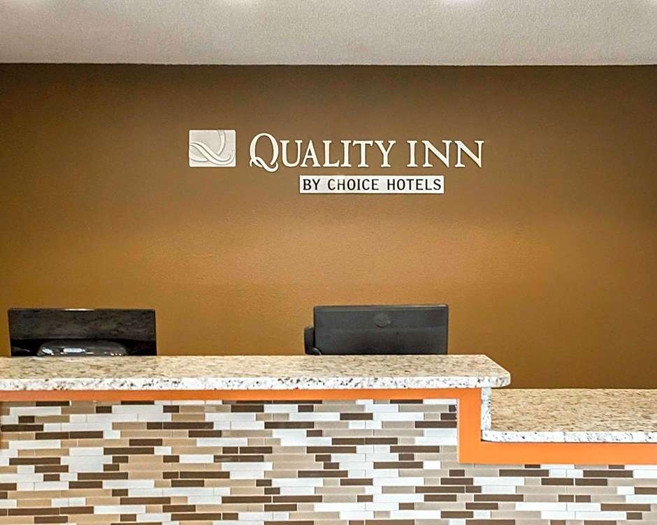 Quality Inn Chesterton near Indiana Dunes National Park I-94