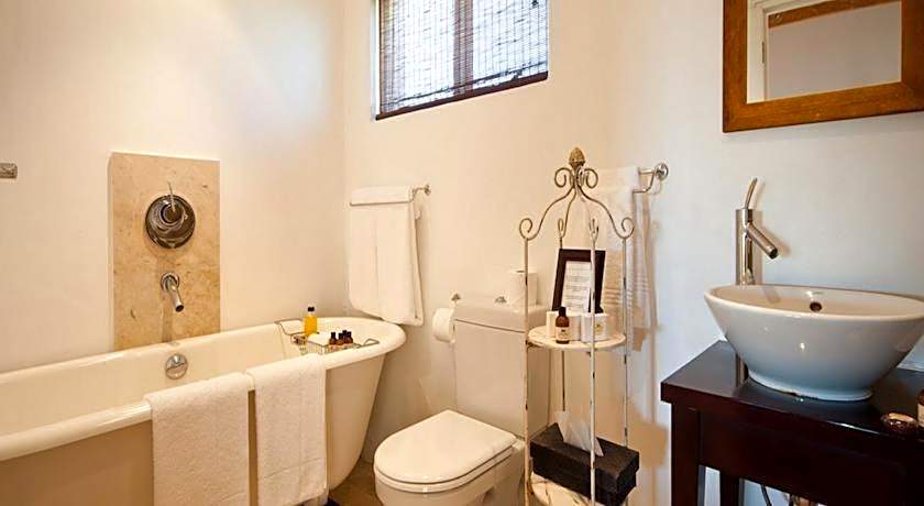 Leeuwenbosch Shearers Lodge - Amakhala Game Reserve