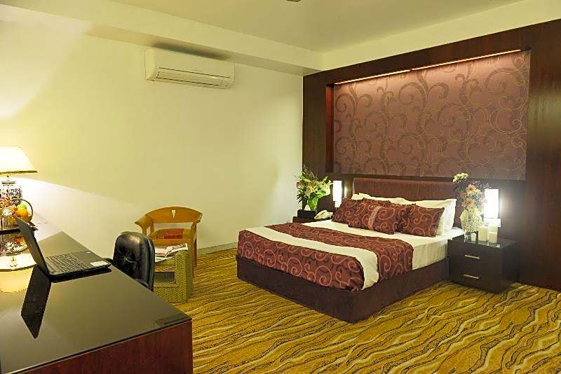 Amazon Lilly Residence