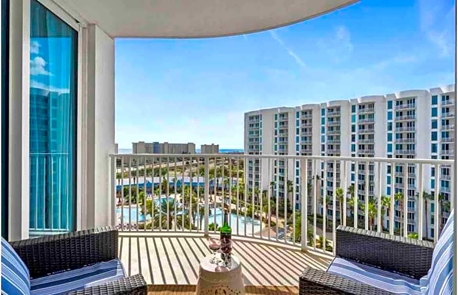 Pink Sunsets at the Palms of Destin Across from Beach, Heated Pool Shuttle & Dining