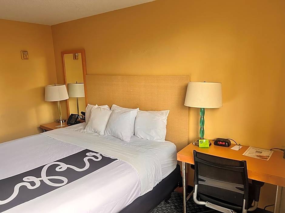 La Quinta Inn & Suites by Wyndham West Palm Beach Airport