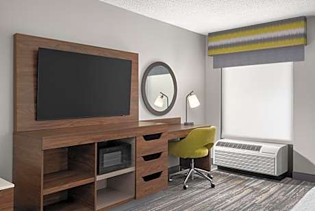 Room with One Full Bed and Bath Tub - Mobility Accessible