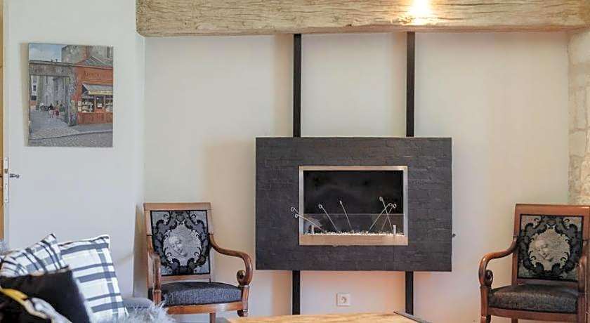 Le Chateau de Candes, sa Tour et ses Suites.