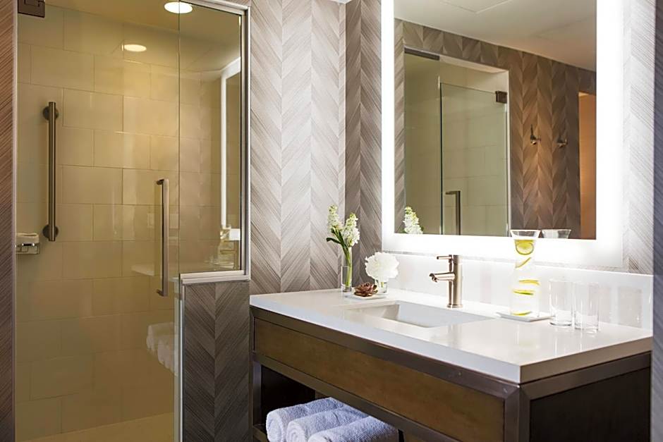 Renaissance by Marriott Waterford Oklahoma City Hotel