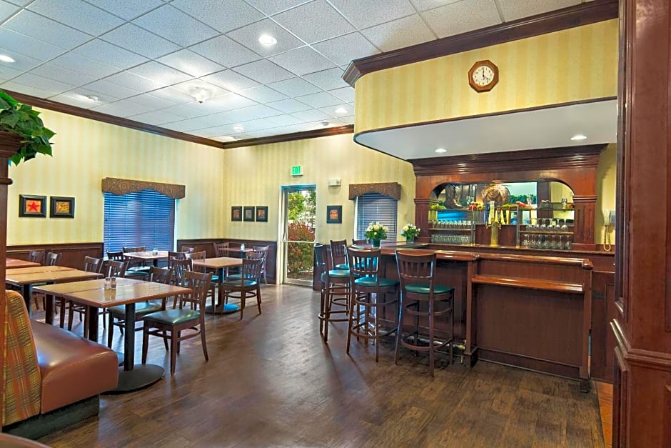 Oxford Suites Pendleton