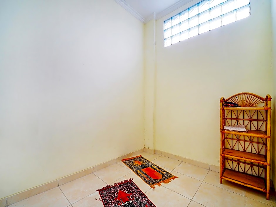 Collection O 91345 Myroom Hotel