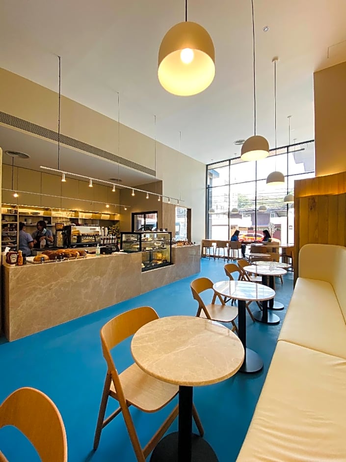 The Quart Ruamrudee by UHG