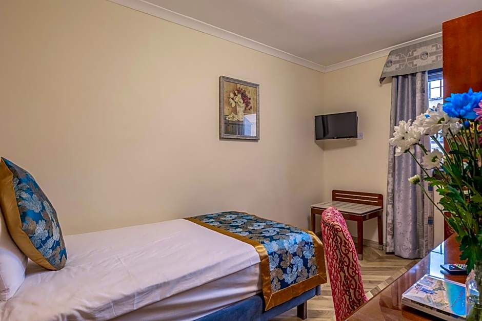 Muthu Fort William Hotel