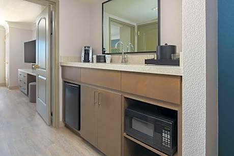 2 Room Suite - 1 King Bed