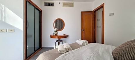 11GO to Bat Yam balcony/pool/parking!