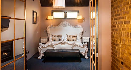 Cadogan Suite at 11 Cadogan Gardens