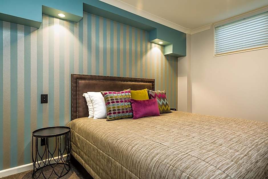 Pebble Beach Motor Inn