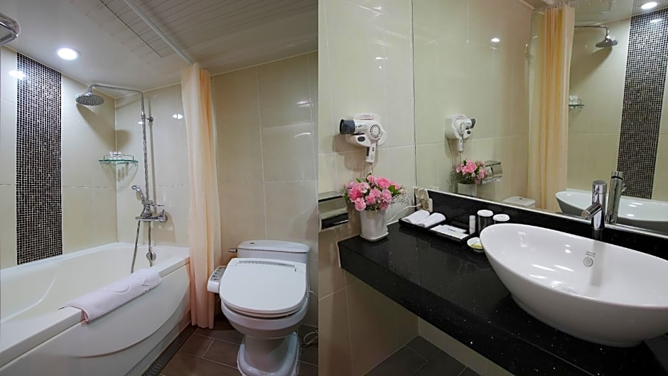 Ramada by Wyndham Dongtan Hotel