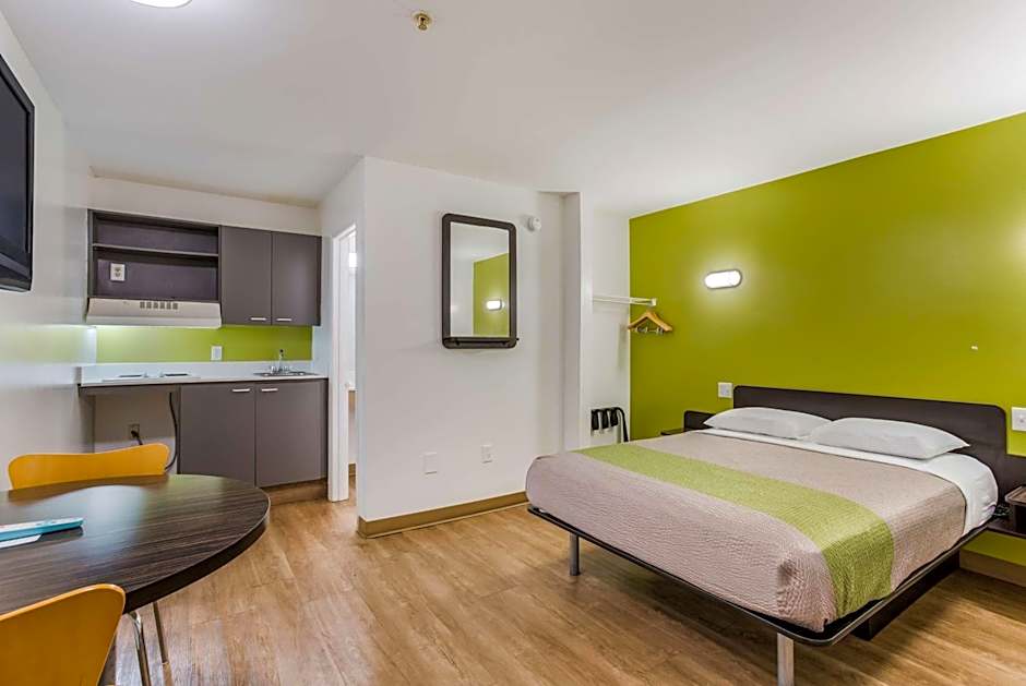 Motel 6-Jacksonville, FL - South