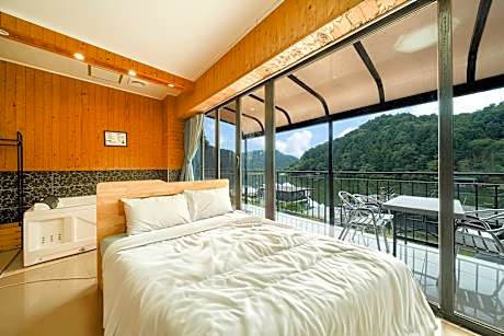 Gapyeong River52 Road Pension