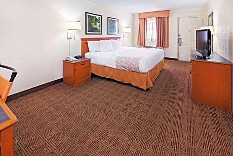 King Room with Bath Tub - Mobility Accessible/Non-Smoking