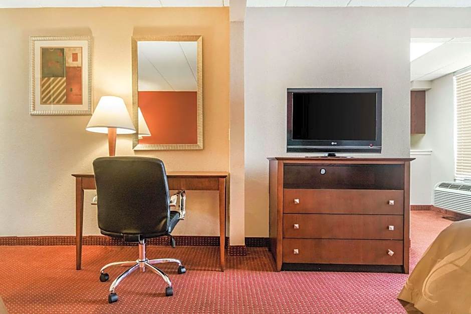 Quality Inn & Suites Lawrenceburg