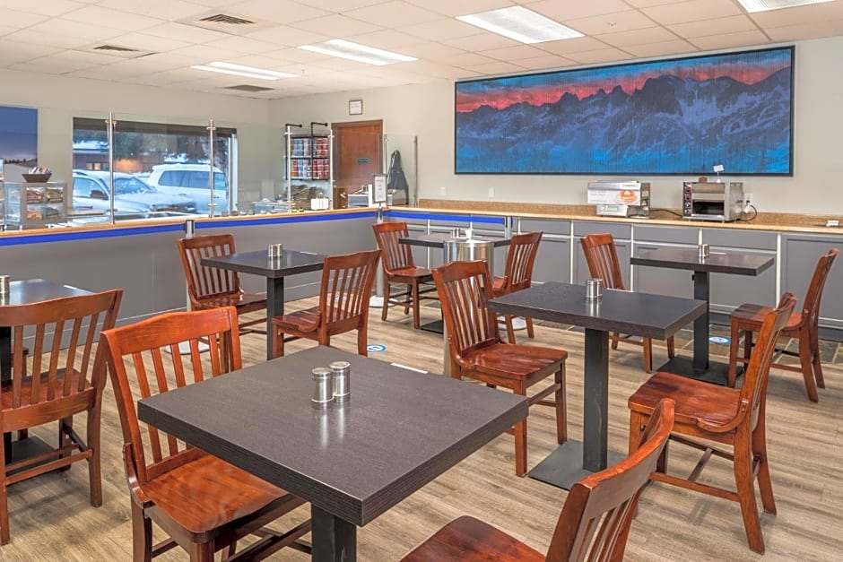 Wood River Inn & Suite