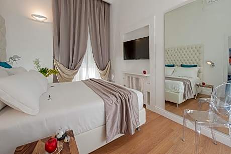 One-Bedroom Apartment - Separate Building - Piazza della Maddalena 2