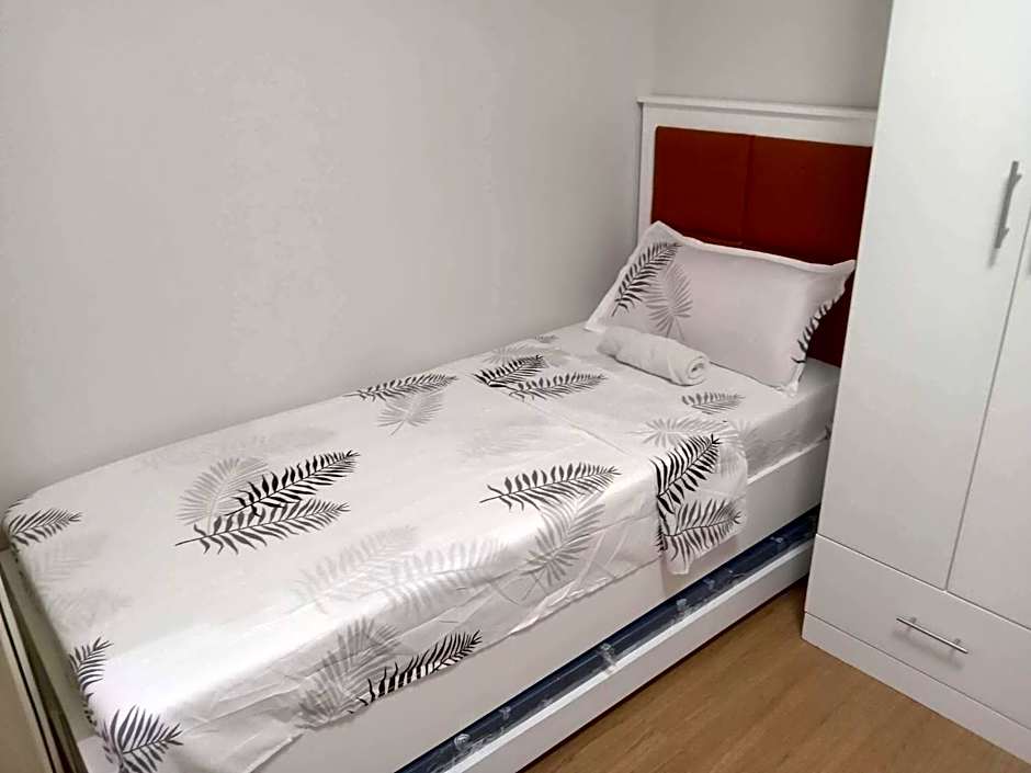 2 BR Loop Tower 1524