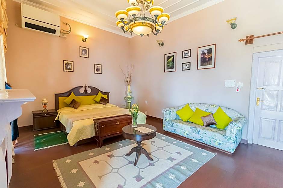 Tree of Life - Grand Oak Manor, Binsar Wildlife Sanctuary