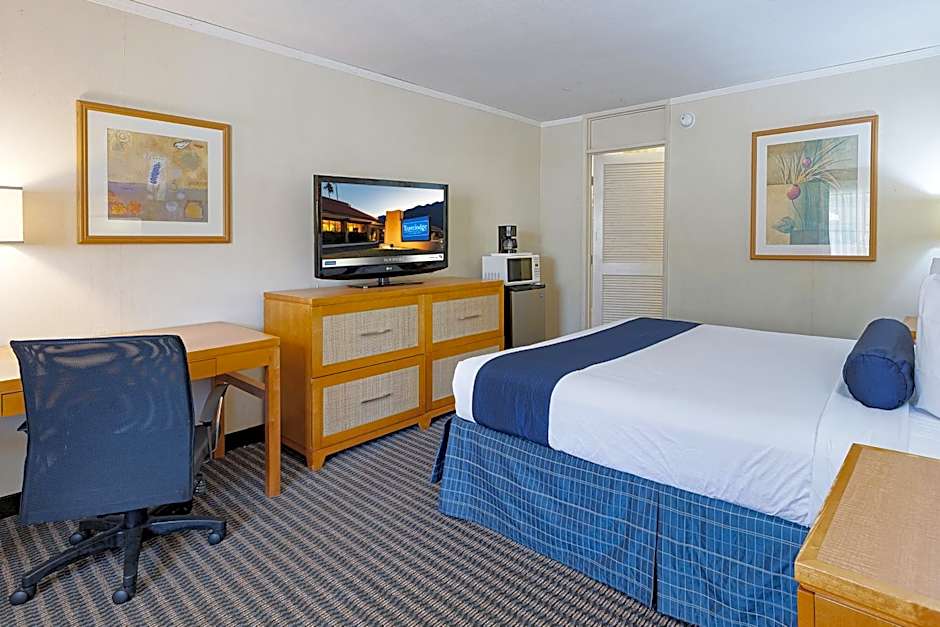 Travelodge by Wyndham Palm Springs