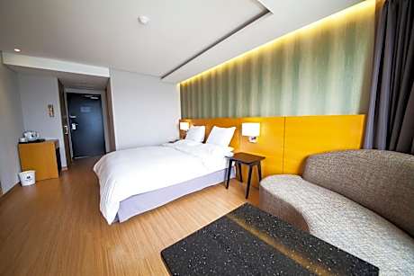 Deluxe Double Room with Lake View