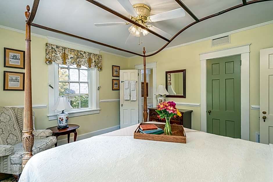 Cedars of Williamsburg Bed & Breakfast