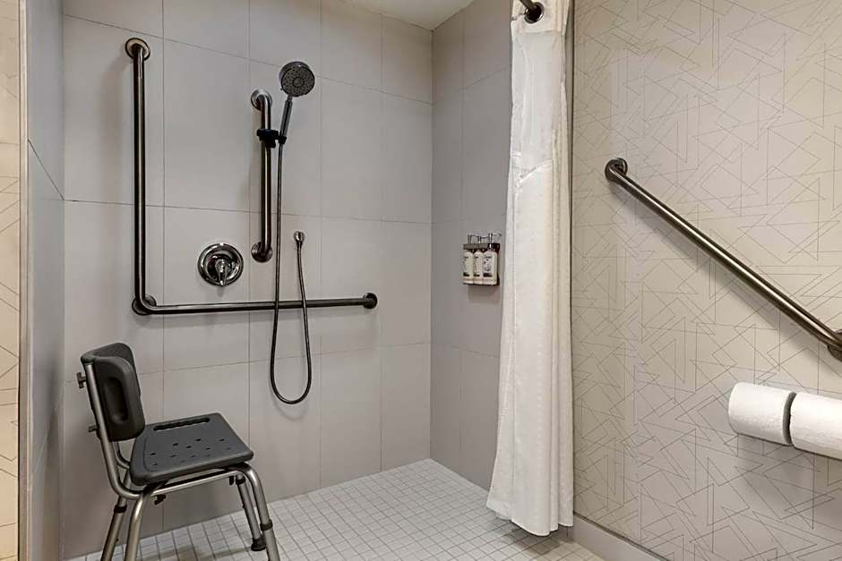 Holiday Inn Express & Suites Ottawa East-Orleans By IHG