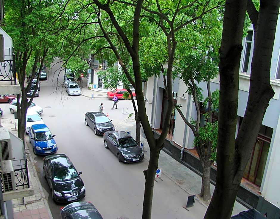 Three Dolphins Hotel with a Rooftop terracе