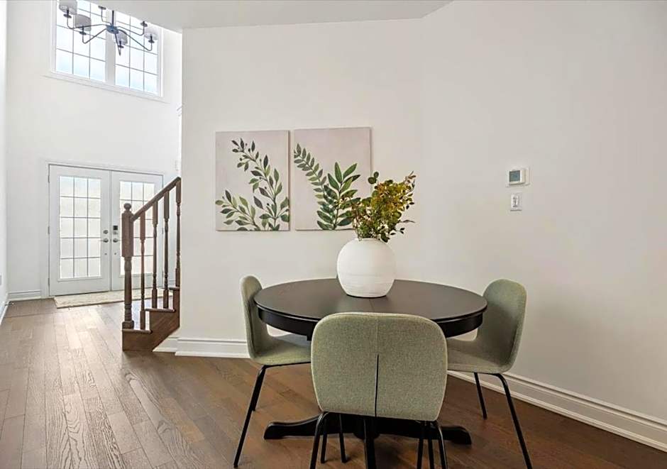 Luxurious and Beautiful, Barrie