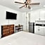Studio Suite Queen Bed Kitchen Walk In Shower #5