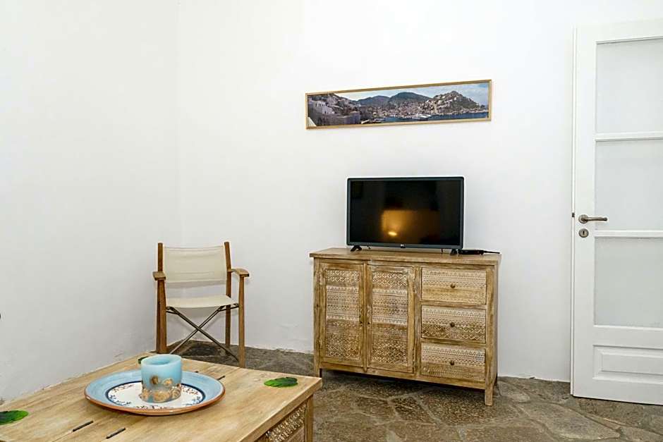 LIVIN Hydra Garden Suite