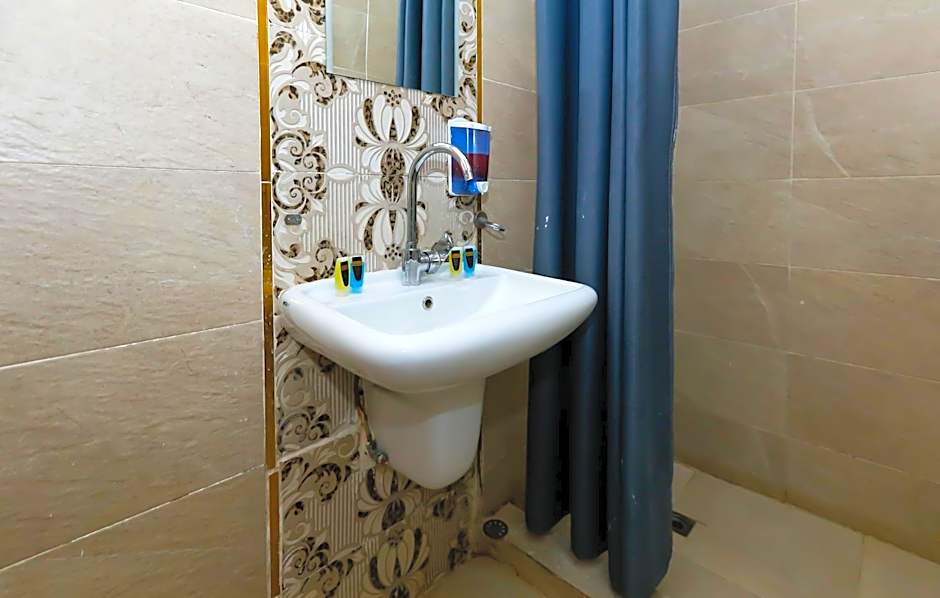 Pyramids Express View Hotel