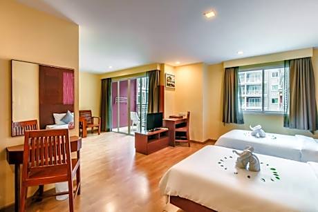 Deluxe Suite Twin - Pool View