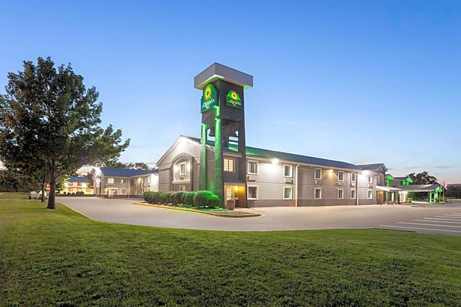 La Quinta Inn & Suites by Wyndham Champaign