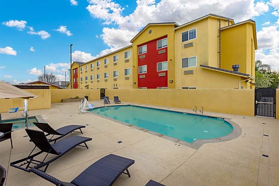 Best Western Plus Wasco Inn & Suites