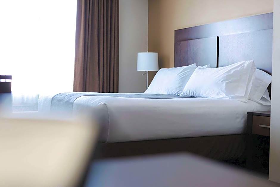 Best Western Plus Lacombe Inn & Suites