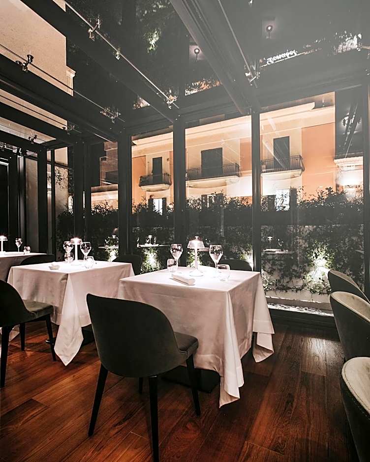 Bacã Suites, Restaurant & Bar