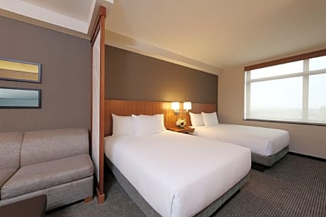Queen Room with Two Queen Beds and Accessible Tub - Disability Access