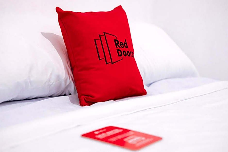 Tirta Mansion by RedDoorz – Banten, PA