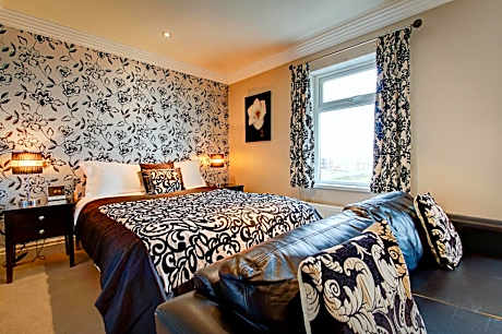 Luxury Family Room with Sea View