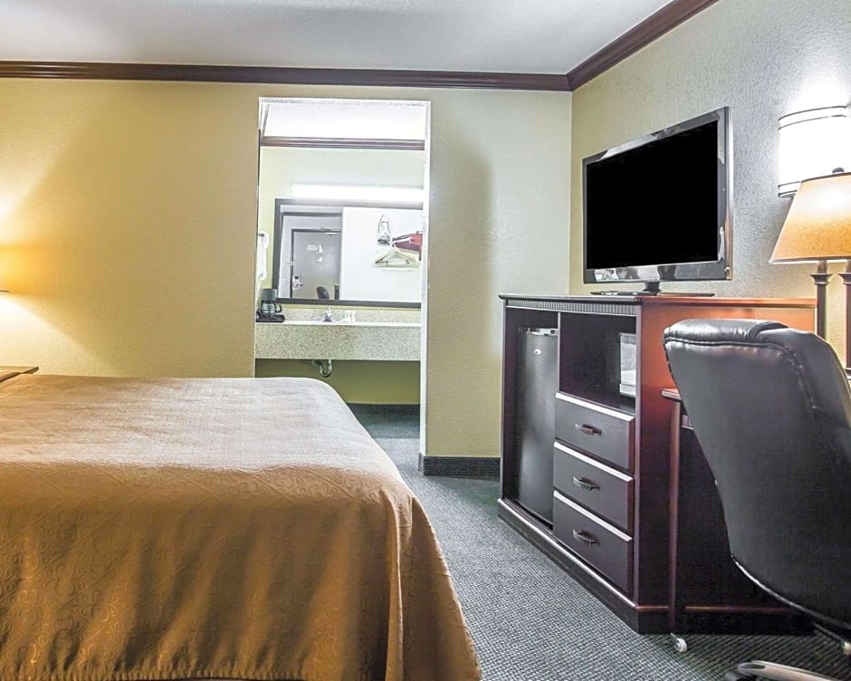 Quality Inn San Diego I-5 Naval Base