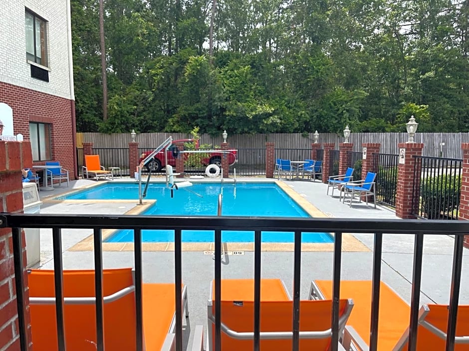Holiday Inn Express Hotel & Suites Biloxi- Ocean Springs By IHG