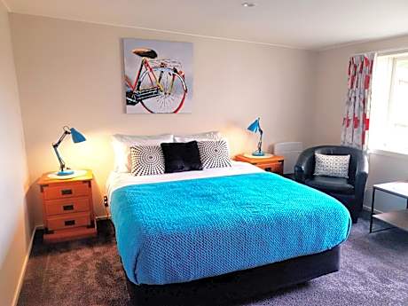 Queen Room with Shared Bathroom